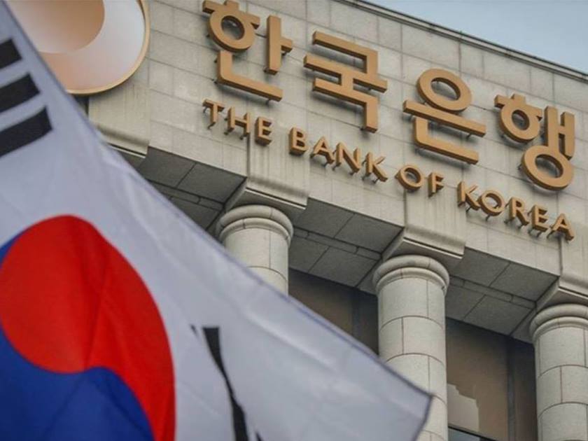 كوريا الجنوبية تجمد سعر الفائدة لمدة عام مع استمرار ارتفاع ديون الأسر