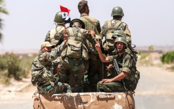 الصورة: الصورة: القوات السورية تخلي موقعاً عسكرياً قرب الحدود مع الجولان