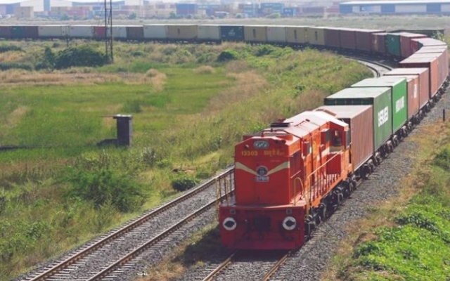 الصورة: الصورة: قطار بضائع في الهند يجتاز 70 كيلومتراً بلا سائق