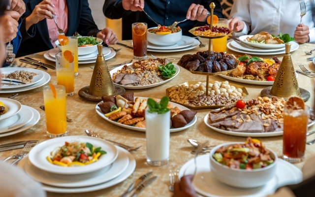 الصورة: الصورة: «حي رمضان» في «إكسبو دبي».. تجارب طعام عالمية وسط روائع المعمار