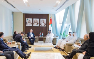 بن طوق يلتقي 5 وزراء لتعزيز التعاون في القطاعات الاقتصادية الجديدة