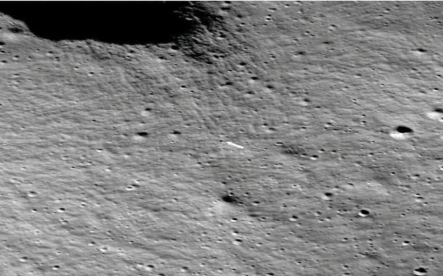 الصورة: الصورة: مسبار «أوديسيوس» الأمريكي يرسل أولى صوره من القمر