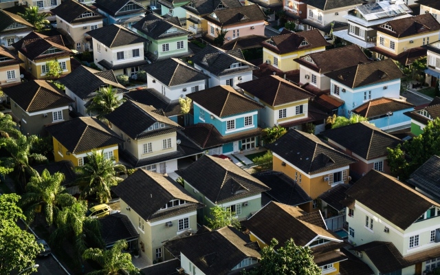 الصورة: الصورة: أسعار المنازل العالمية تنتعش وسط توقعات بنقطة تحول