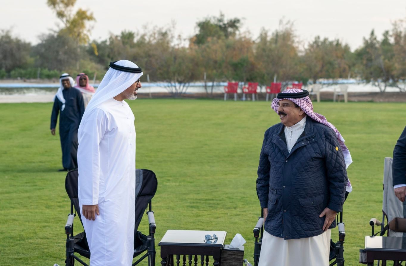ملك البحرين يستقبل خالد بن محمد بن زايد في العاصمة البحرينية المنامة