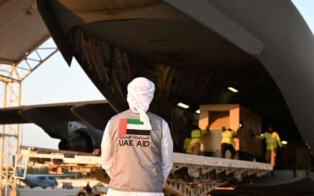الصورة: الصورة: الإمارات تغيث غزة بـ 173 طائرة و521 شاحنة في 119 يوماً