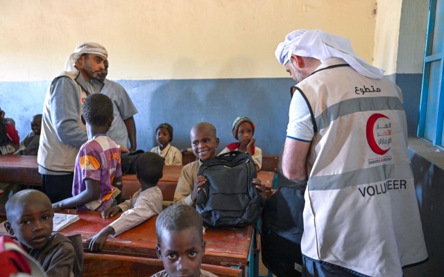 الصورة: الصورة: الفريق الإنساني الإماراتي في تشاد يواصل تنفيذ برامجه للاجئين السودانيين والمجتمع المحلي