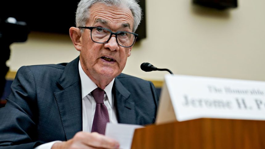 الفيدرالي الأمريكي يرفض تهدئة الأسواق وتحديد موعد خفض أسعار الفائدة
