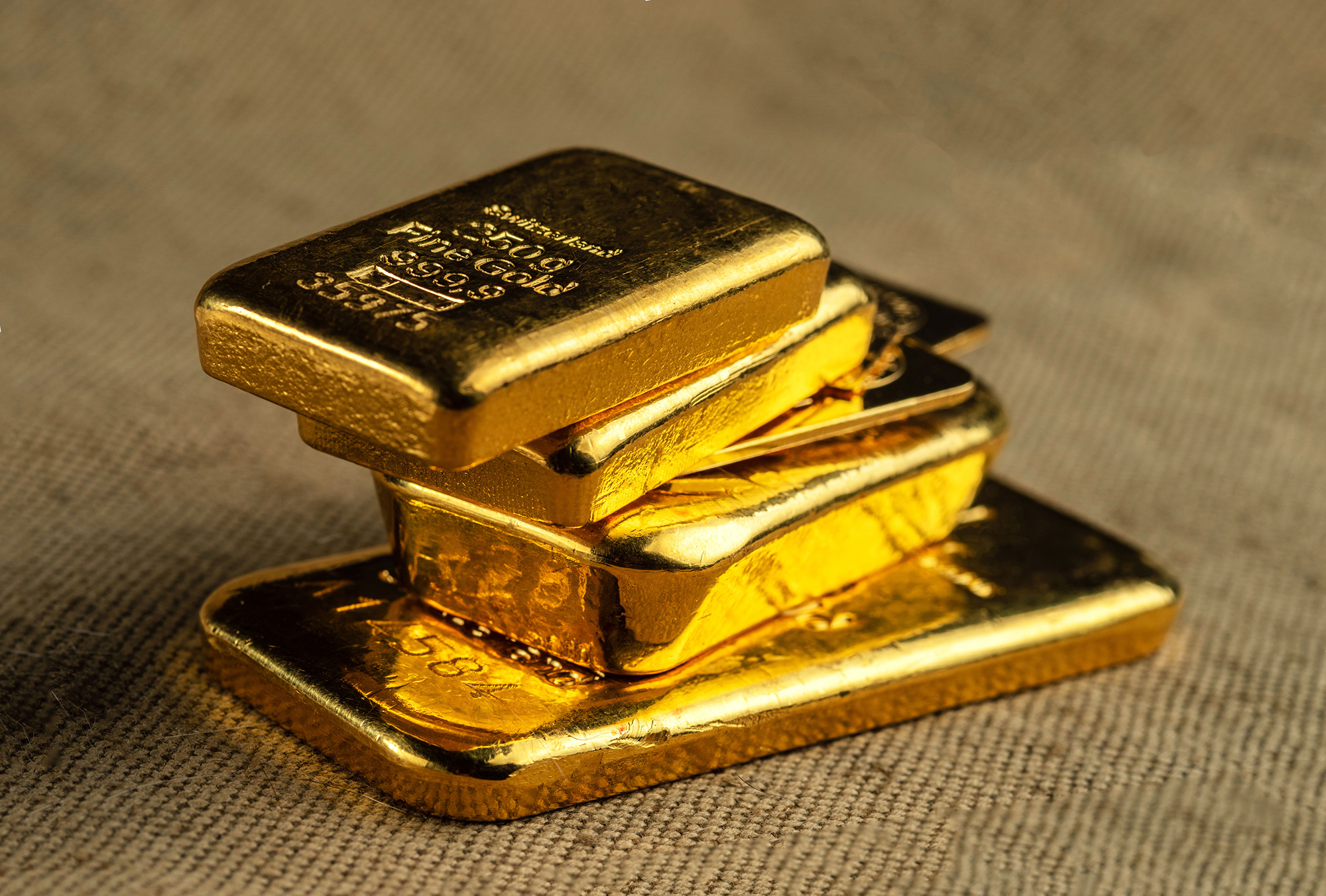 الذهب يلتقط الأنفاس بعد ارتفاعات قياسية وسط ترقب بيانات التضخم في أمريكا