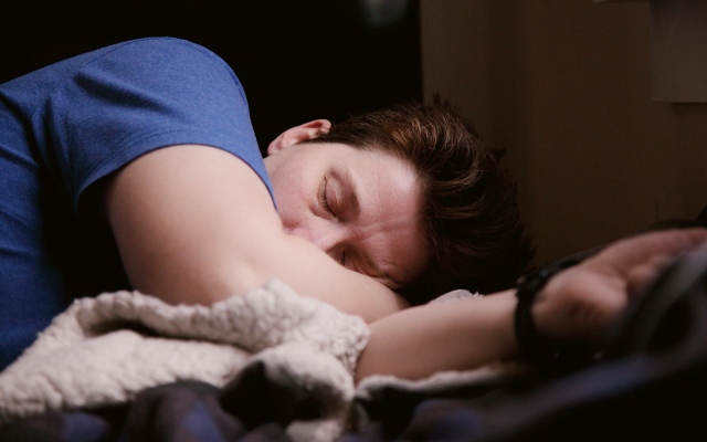 الصورة: الصورة: دراسة حديثة تكشف تأثيراً كارثياً لقلة النوم ليلاً