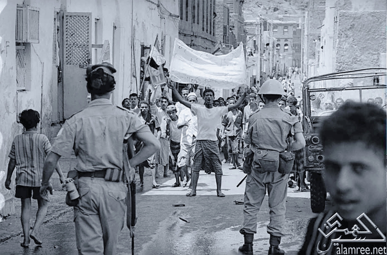 الصورة : 1968 اليمن الديمقراطية الشعبية (الجنوب) تشهد تمرداً سياسياً بعد أقل من عام على استقلالها.
