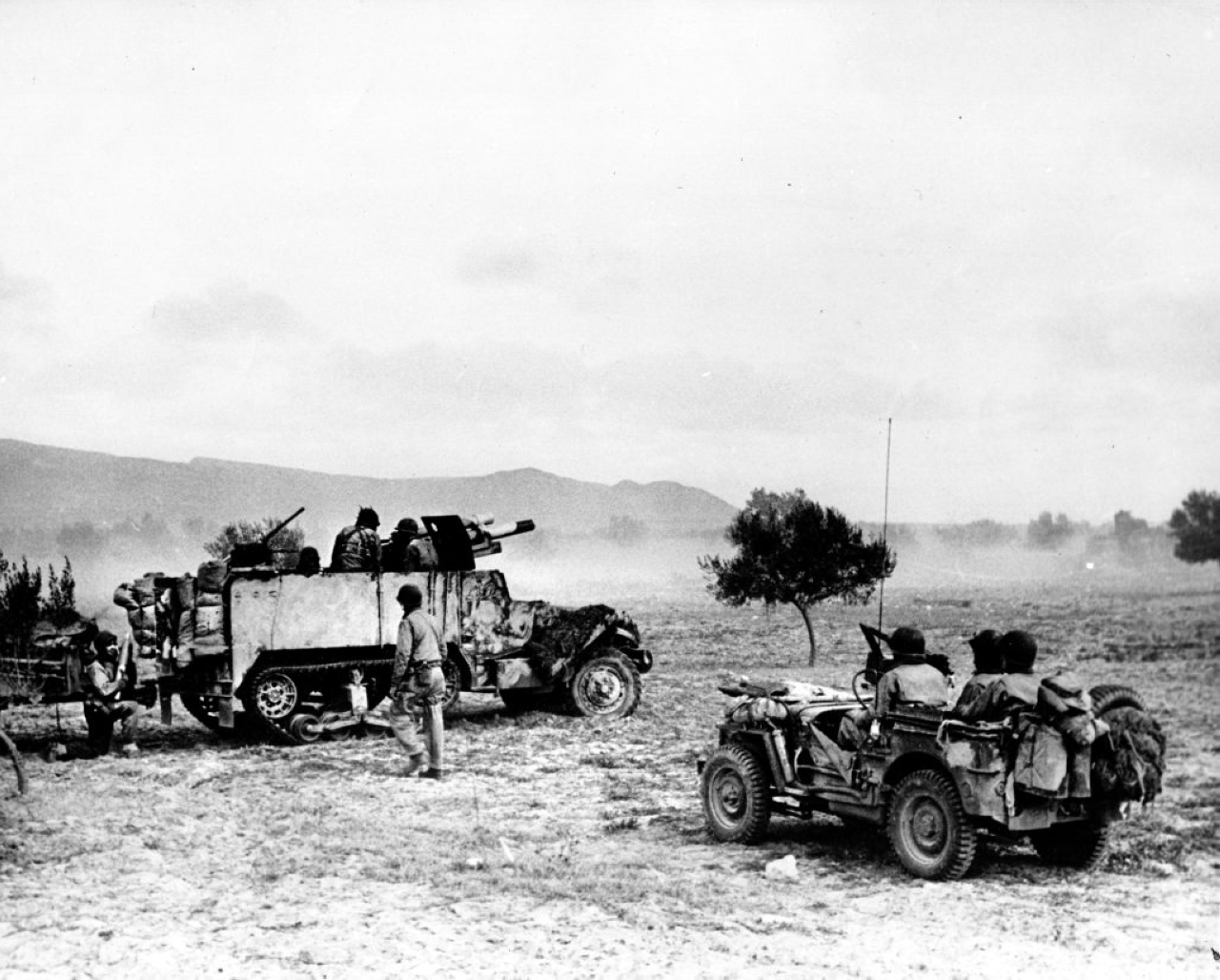 الصورة : 1943 قوات الحلفاء تستولي على قفصة التونسية بعد طرد القوات الألمانية في الحرب العالمية الثانية.