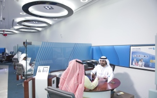بنوك الإمارات تستقطب 4800 موظف جديد بعد الجائحة