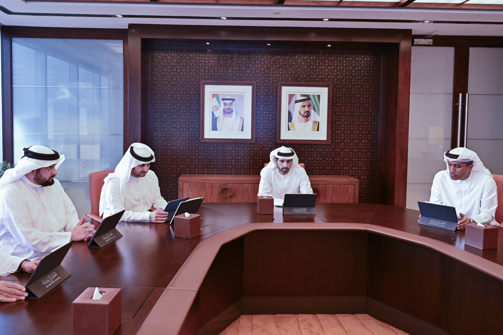 حمدان بن محمد يعتمد عدداً من المشاريع لتعزيز ريادة دبي العالمية