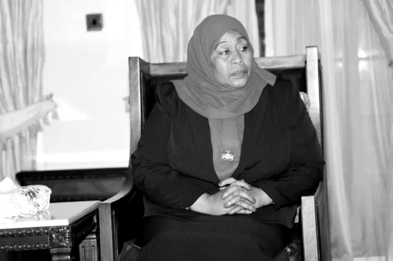 الصورة : 2021 سامية حسن تؤدي اليمين الدستورية رئيسة لتنزانيا لتصبح أول رئيسة في تاريخ البلاد.