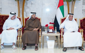 الصورة: الصورة: سعود بن صقر يستقبل نائب حاكم أم القيوين والمهنئين بشهر رمضان المبارك