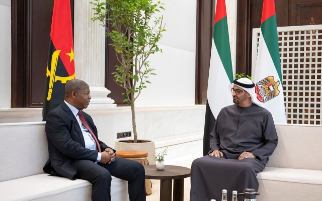 الصورة: الصورة: رئيس الدولة ورئيس أنغولا يبحثان علاقات التعاون بين البلدين