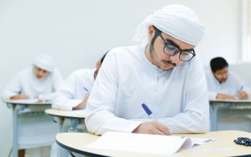 الصورة: الصورة: طلبة الثاني عشر يتخطون امتحان اللغة العربية بسهولة