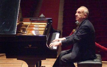 الصورة: الصورة: وفاة عازف البيانو الشهير بولّيني