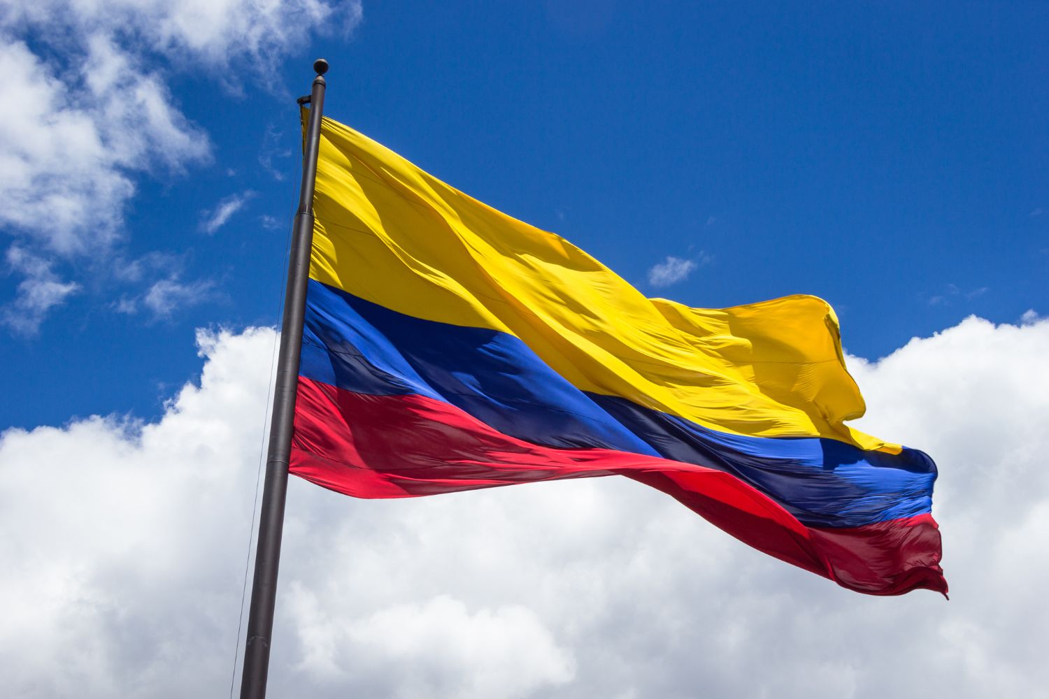 بوغوتا تطرد دبلوماسيين أرجنتينيين احتجاجاً على إساءة للرئيس الكولومبي