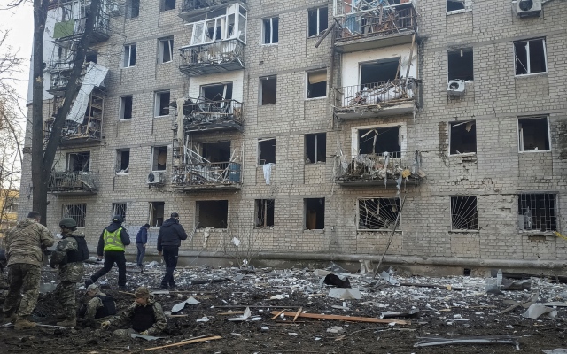 الصورة: الصورة: روسيا تقصف مدينة خاركيف الأوكرانية بقنبلة موجهة