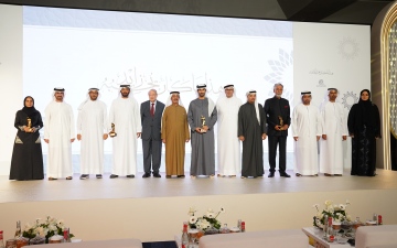 الصورة: الصورة: حشر آل مكتوم يكرّم الفائزين بجائزة «وطني الإمارات للعمل الإنساني»