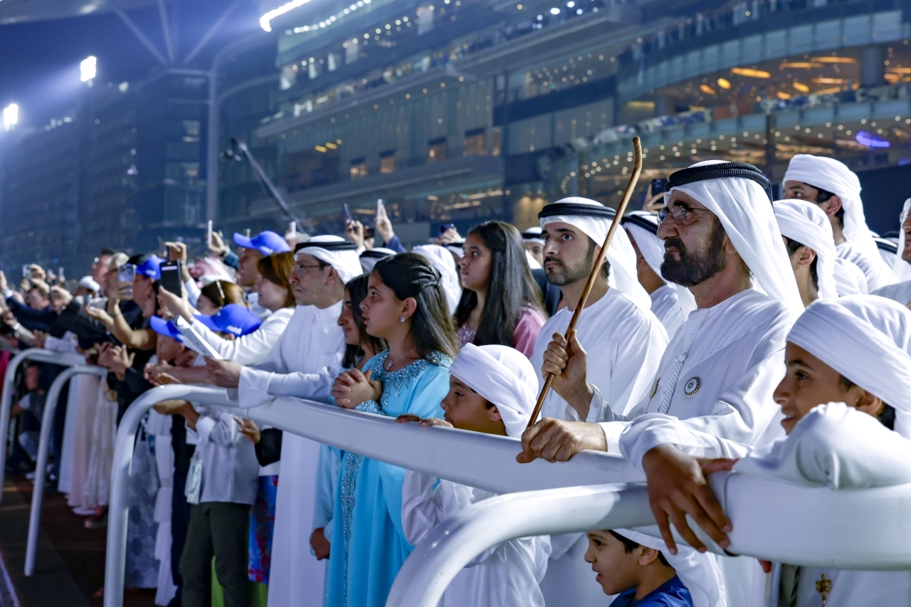 الصورة : محمد بن راشد خلال متابعته سباقات كأس دبي العالمي بحضور حمدان بن محمد | تصوير: خليفة اليوسف