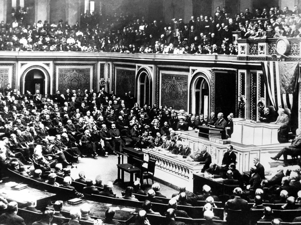 الصورة : 1917 الكونغرس يوافق على خوض الولايات المتحدة الأمريكية الحرب العالمية الأولى ضد ألمانيا.
