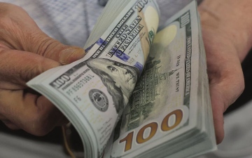 الصورة: الصورة: الدولار يرتفع قرب أعلى مستوياته في ستة أسابيع