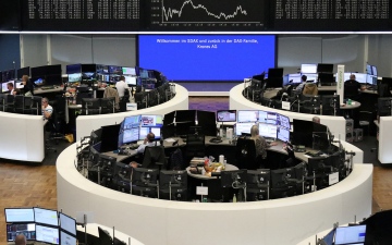 الصورة: الصورة: الأسهم الأوروبية ترتفع.. ونيكاي يتنفس من جديد بانتهاء موجة جني أرباح