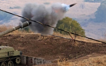 الصورة: الصورة: إسرائيل تهاجم موقعاً عسكرياً سورياً بعد إطلاق صواريخ  على الجولان