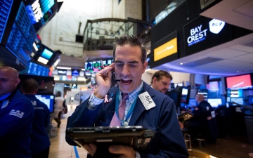 الصورة: الصورة: بيانات التضخم تحاصر الأسهم الأمريكية.. و«داو جونز» يفقد 500 نقطة