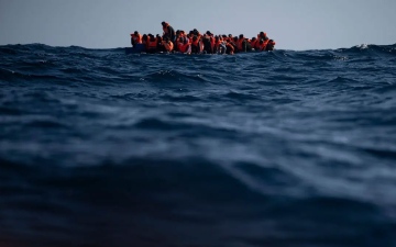 الصورة: الصورة: العثور على جثث 4 نساء في قارب مهاجرين قبالة إسبانيا
