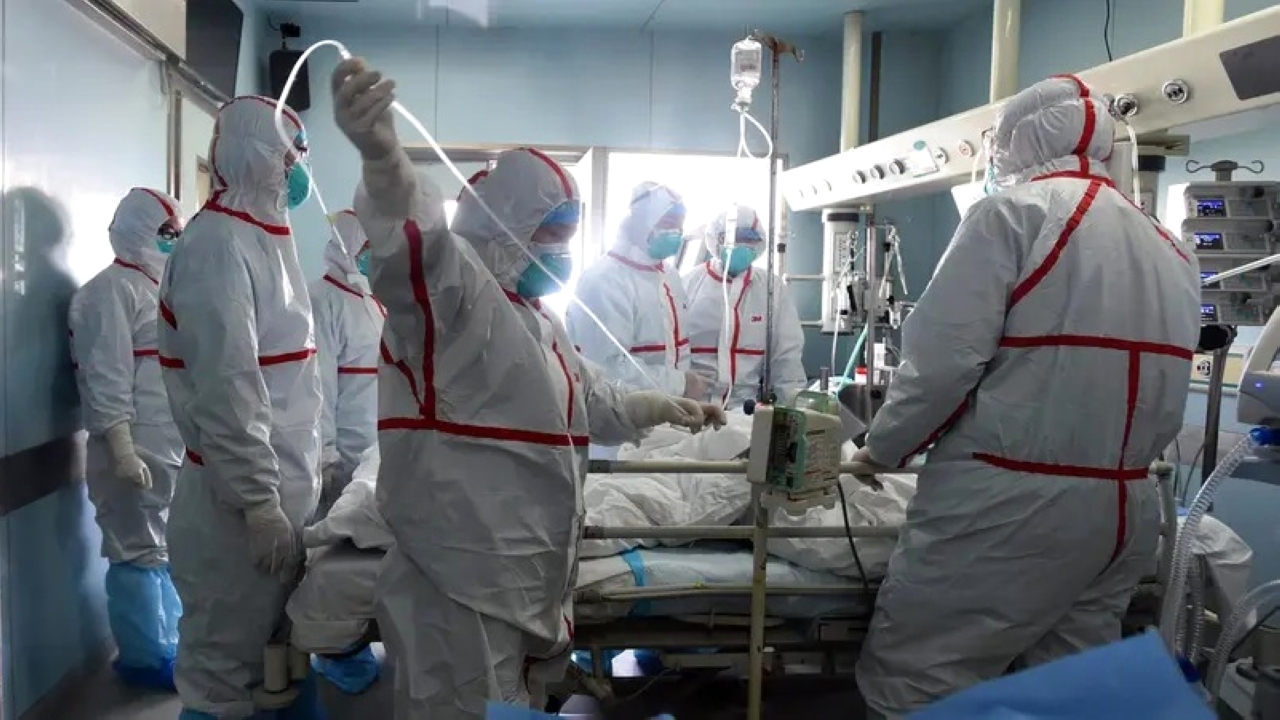 الصورة : 2013 ظهور أول إصابة بفيروس الإنفلونزا H7N9 في العالم بالعاصمة الصينية بكين.
