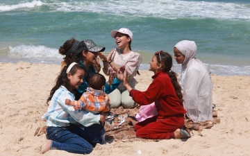 الصورة: الصورة: فلسطينيون يبتكرون الفرح رغم قسوة الحرب