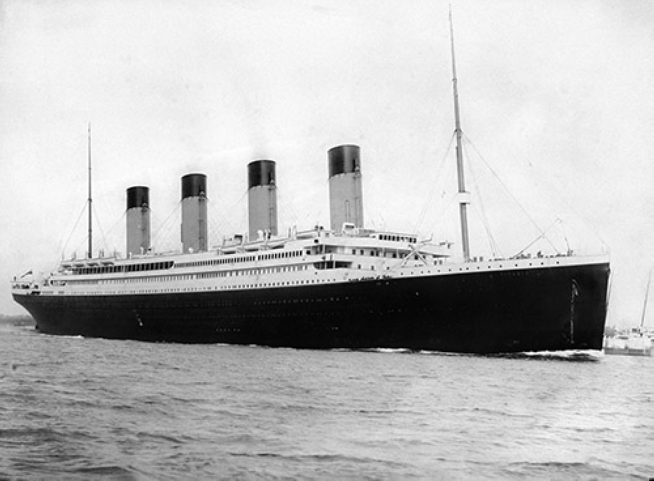 الصورة : 1912 السفينة تايتانيك تصطدم بجبل جليدي في المحيط الأطلسي وتغرق بعد نحو 3 ساعات