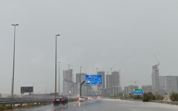 الصورة: الصورة: نتيجة لتعمق المنخفض الجوي.. أمطار الخير تعم أرجاء الإمارات "فيديو"