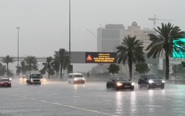الصورة: الصورة: نتيجة لتعمق المنخفض الجوي.. أمطار الخير تعم أرجاء الإمارات