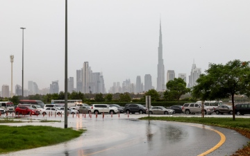 الصورة: الصورة: "الوطني للأرصاد": استمرار الأمطار مختلفة الغزارة مع البرق والرعد حتى ظهر غد