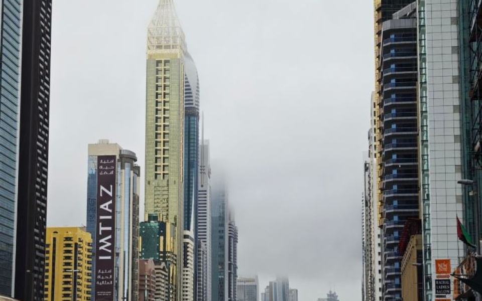 الصورة: الصورة: نتيجة لتعمق المنخفض الجوي.. أمطار الخير تعم أرجاء الإمارات "فيديو"