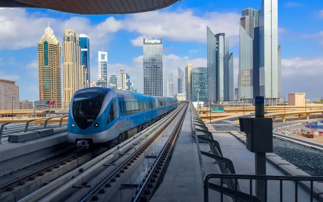 الصورة: الصورة: طرق دبي تعلن عن تأثر خدمة المترو من محطة الإمارات العربية المتحدة للصرافة إلى محطة مدينة دبي للإنترنت