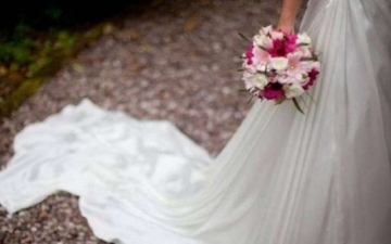 الصورة: الصورة: وفاة عروس في حفل زفافها بعد سقوطها في حمام السباحة