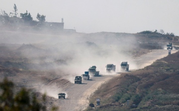 الصورة: الصورة: دبابات إسرائيلية تعود لشمال غزة وطائرات حربية تقصف رفح