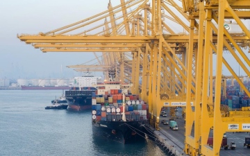 الصورة: الصورة: "موانئ دبي": جميع عمليات ميناء جبل علي تتواصل بصورة طبيعية