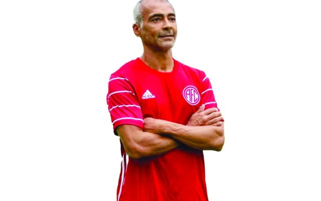 الصورة: الصورة: البرازيلي روماريو يعود إلى الملاعب في سن الـ 58