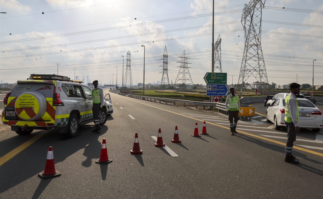الصورة : جهود شرطية لتعزيز الحركة المرورية في دبي