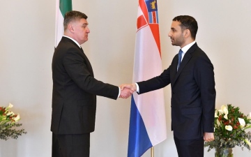 الصورة: الصورة: سفير الدولة يقدم أوراق اعتماده إلى رئيس كرواتيا