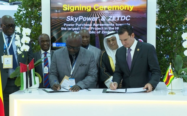 الصورة: الصورة: توقيع اتفاقيات لشراء الطاقة لمشروع زيمبابوي الشمسي