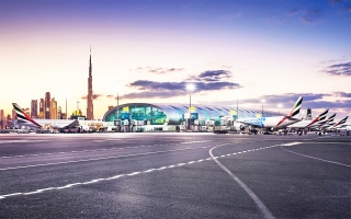 الصورة: الصورة: طيران الإمارات تعلق إجراءات السفر لرحلات الربط عبر دبي