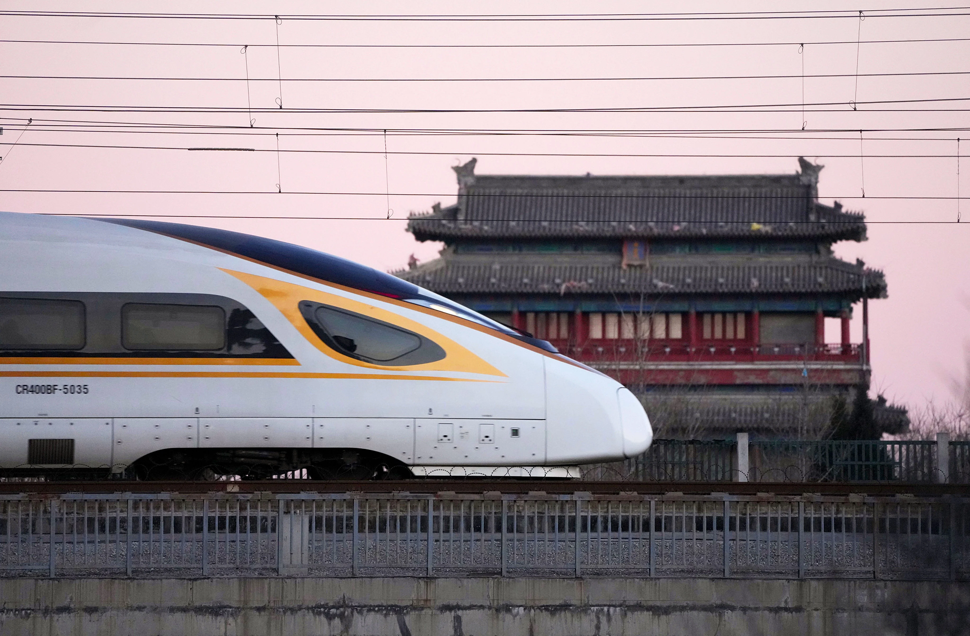 400 كيلومتر/ساعة.. قطار صيني جديد فائق السرعة
