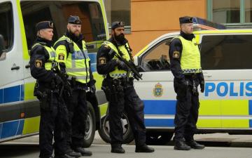 الصورة: الصورة: الشرطة السويدية تطلق النار على مشتبه به طعن  3 مسنات